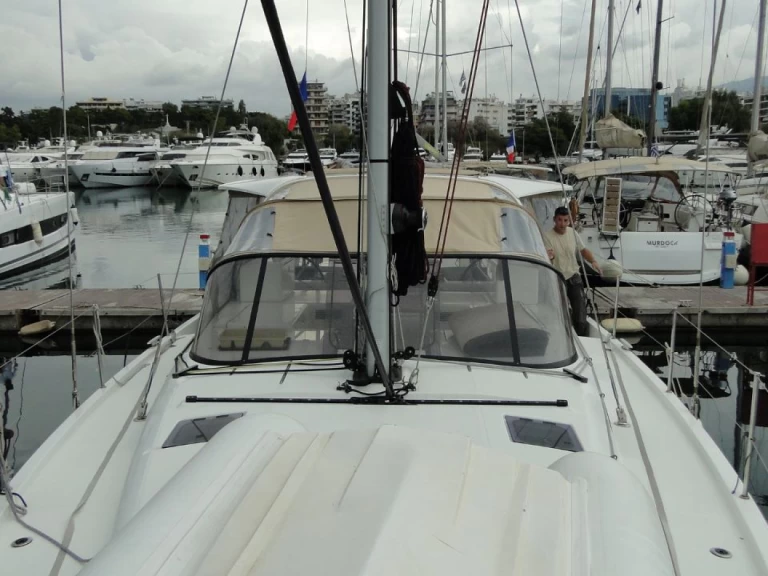 Hire a Jeanneau Sun Loft 47 Alimos