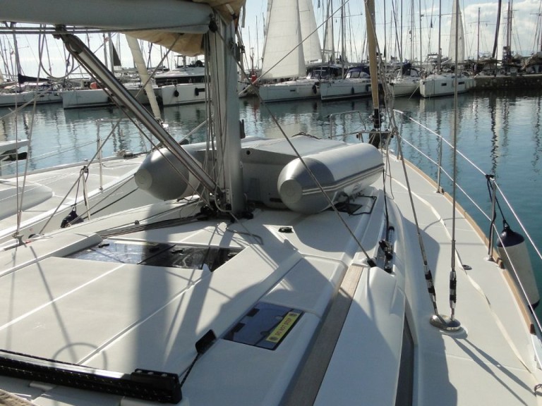 Sailboat hire in Alimos - Jeanneau Sun Odyssey 479