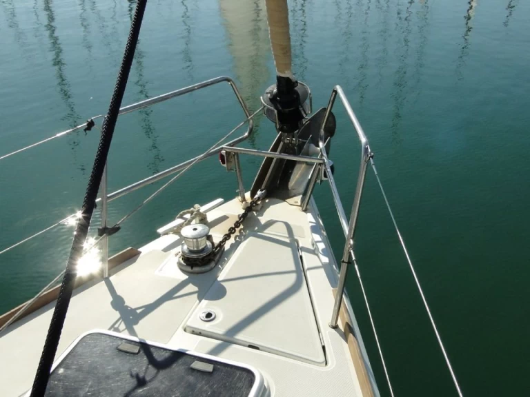 Charter a Jeanneau Sun Odyssey 479 in Alimos on Samboat