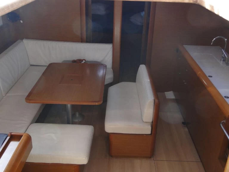 Hire Sailboat with or without skipper Jeanneau Alimos