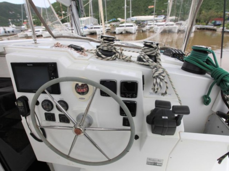 Catamaran to hire Road Town at the best price