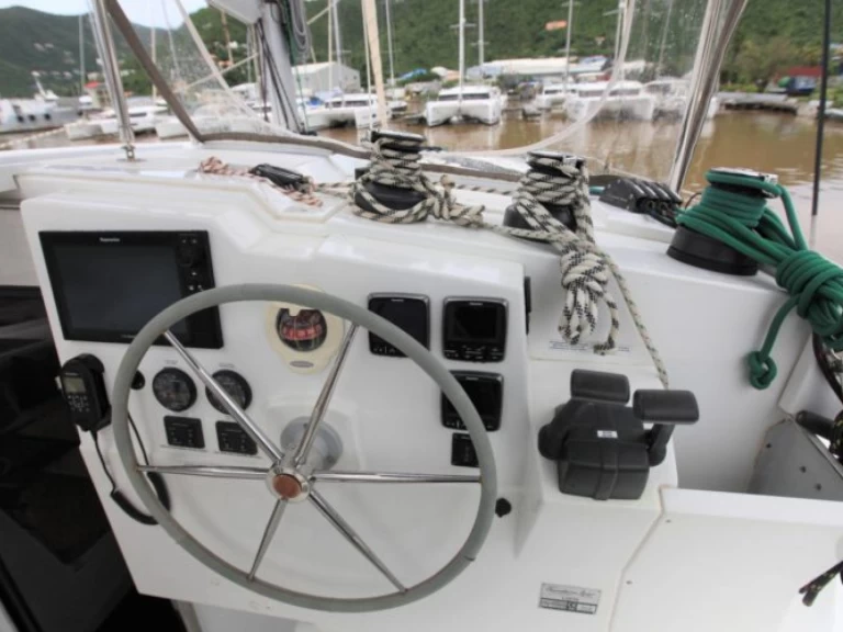 Catamaran to hire Road Town at the best price