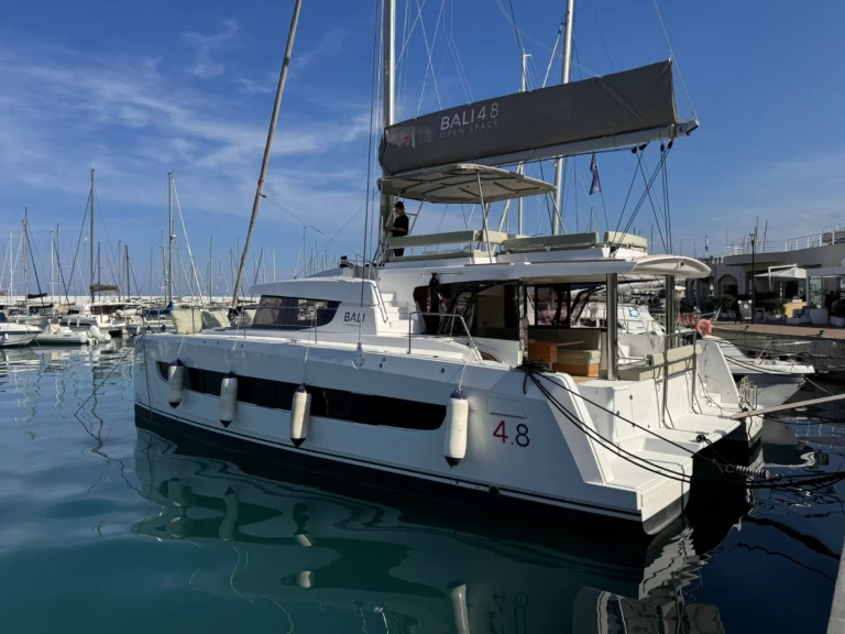 Charter a Bali Bali 4.8 Silver Dolphin in Capo d'Orlando on Samboat
