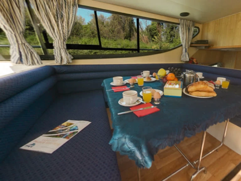 Yacht hire Douelle cheap Magnifique