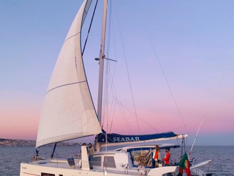 Catamaran to hire Belém at the best price