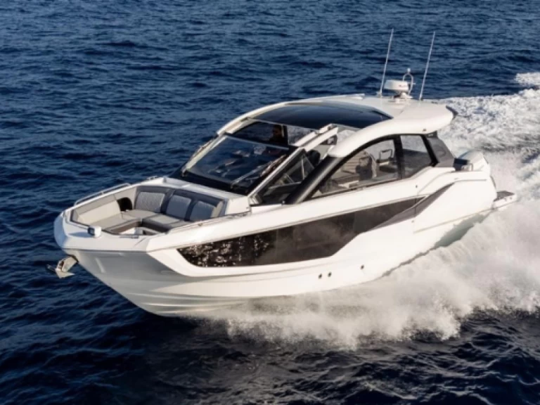 Hire Motorboat Galeon with a boat licence