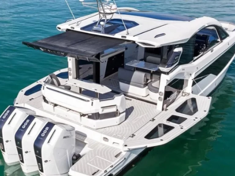 Motorboat to hire Ayia Napa at the best price