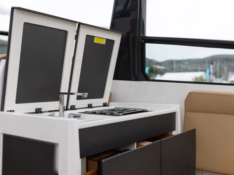 Hire Motorboat with or without skipper X-Yachts Split