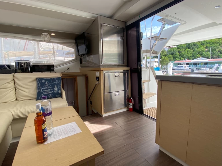 Yacht charter Road Town - Fountaine Pajot Lucia 40 on SamBoat