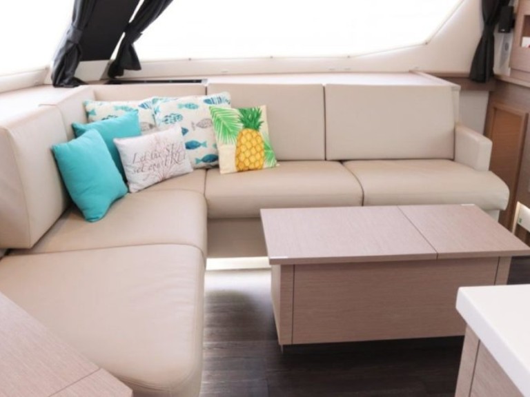 Catamaran to hire Road Town at the best price