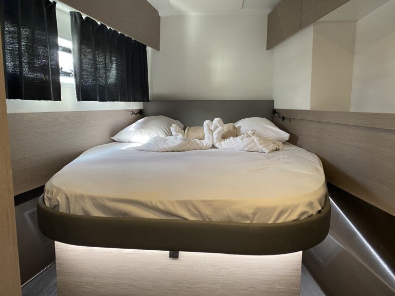 Hire Catamaran Fountaine Pajot with a boat licence