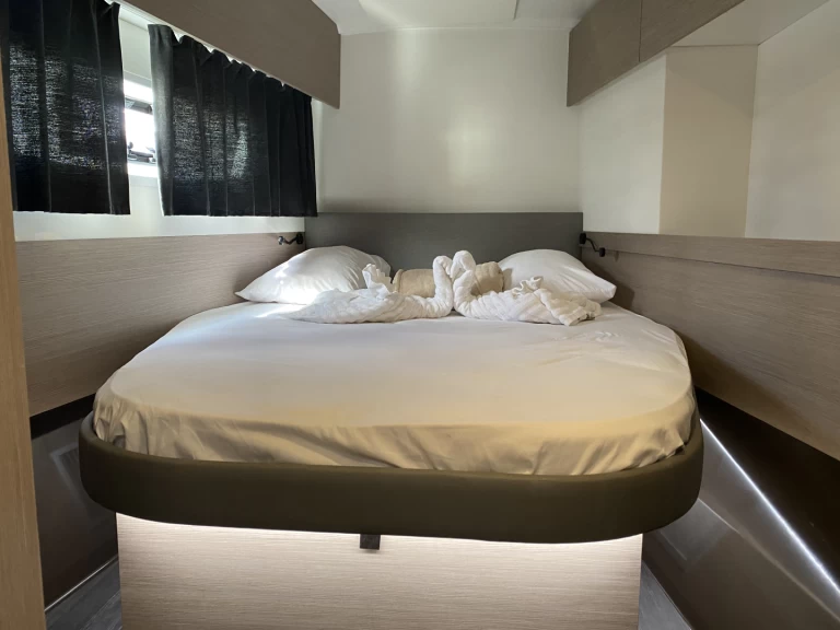 Hire Catamaran Fountaine Pajot with a boat licence