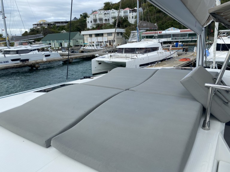 Catamaran to hire Road Town at the best price