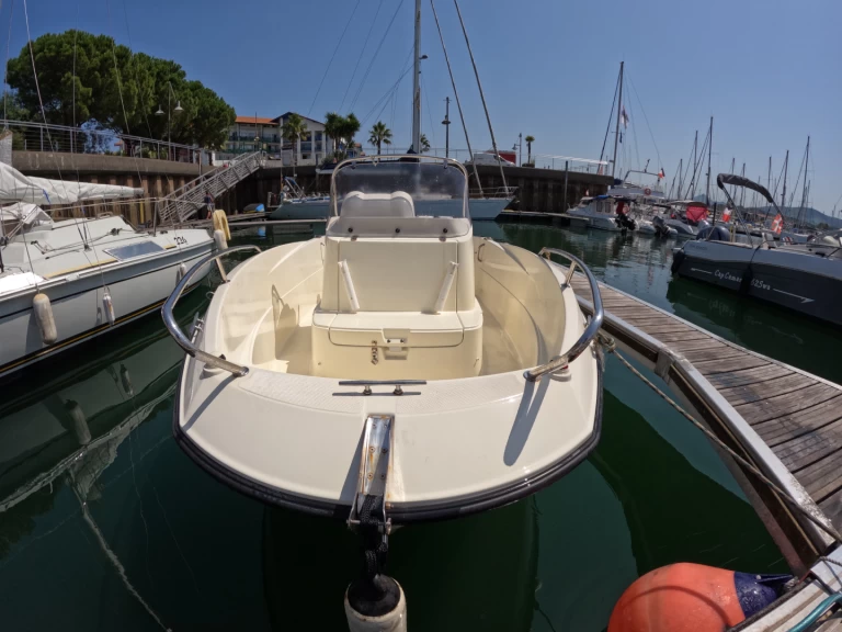 Charter a Quicksilver Activ 555 Open in Hendaye on Samboat