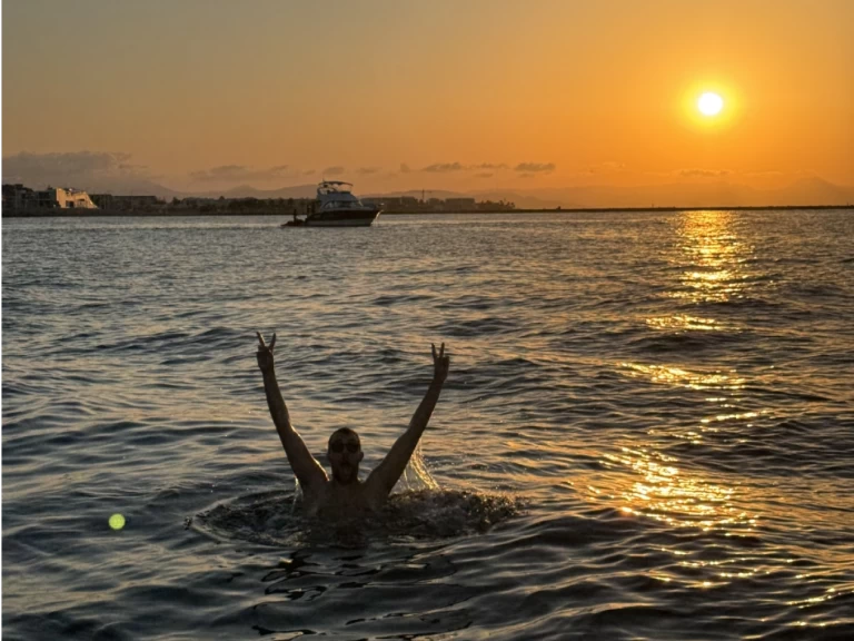 Hire Motorboat Quicksilver with a boat licence