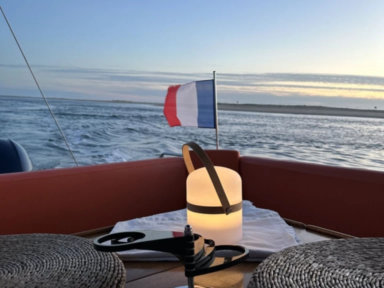 Beacher Beacher V10 Croisière charter bareboat or skippered in  Arcachon