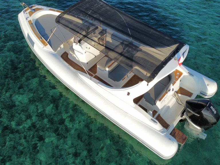 Charter a Lomac Lomac 800 IN in Porto-Vecchio on Samboat