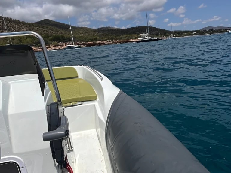 Hire Motorboat Zar with a boat licence