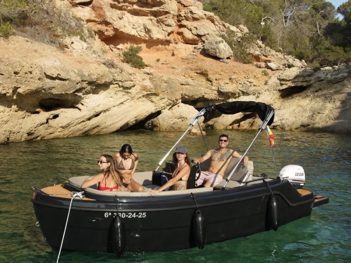 Hire a AQUA51 550 Sant Antoni de Portmany