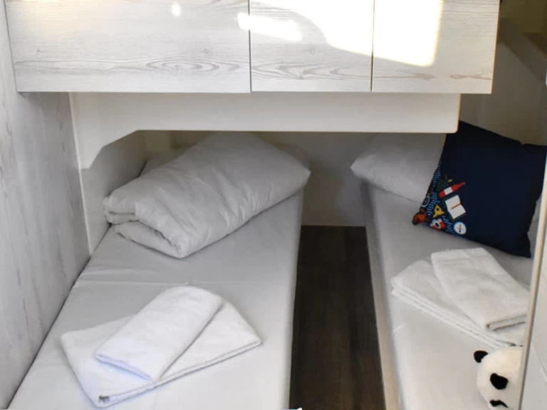 Hire a Le Boat Horizon 5 Le Mas-d'Agenais