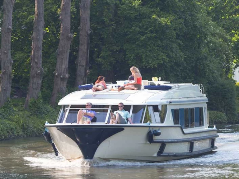 Motorboat to hire Migennes at the best price