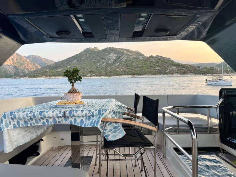 Yacht charter Porto di Loano - Cranchi E56F on SamBoat