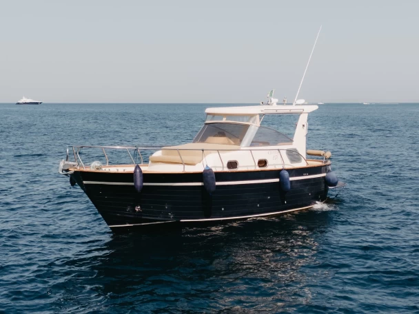 Charter a Libeccio 27 Libeccio  in Castellammare di Stabia on Samboat