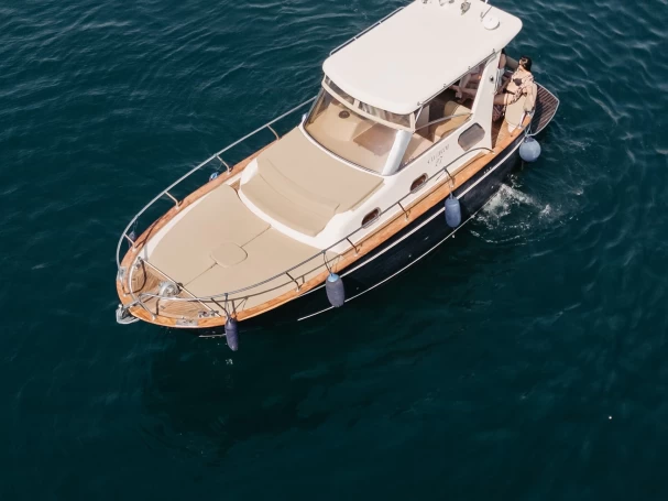 Hire Motorboat with or without skipper Libeccio 27 Castellammare di Stabia