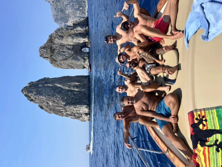 Hire Motorboat Libeccio 27 with a boat licence