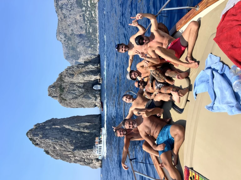 Motorboat to hire Castellammare di Stabia at the best price