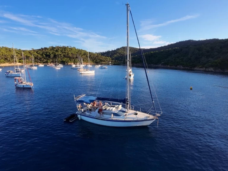 Charter a Jouet 1040 MS in Hyères on Samboat