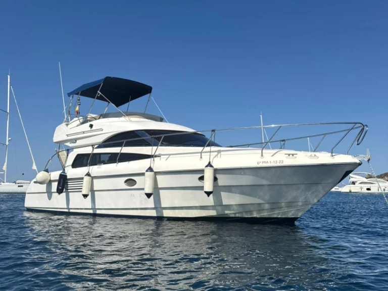 Hire a Astondoa Astondoa 39 AS Marina de Dénia