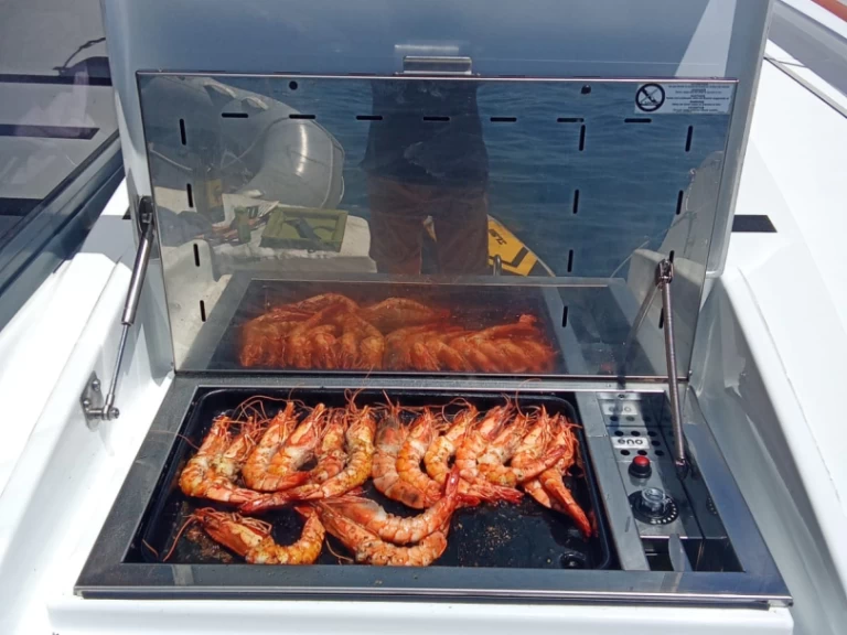 Yacht hire Marseille cheap Bali 4.6