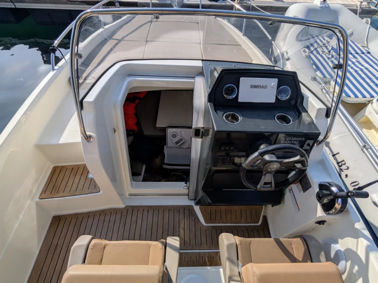 Hire a Quicksilver Quicksilver 605 Sundeck Six-Fours-les-Plages