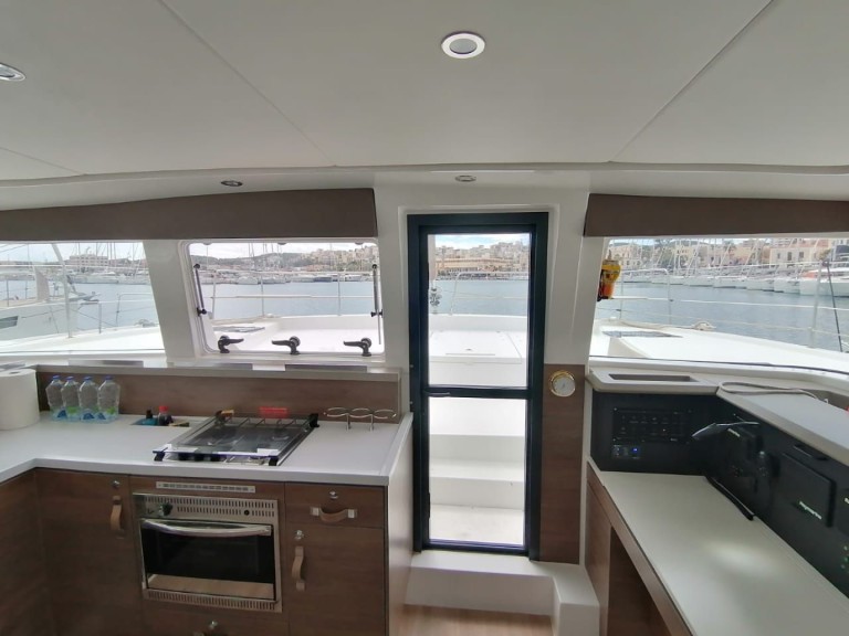 Bali Bali 4.2 charter bareboat or skippered in  Lávrio