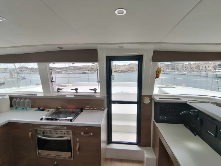 Bali Bali 4.2 charter bareboat or skippered in  Lávrio