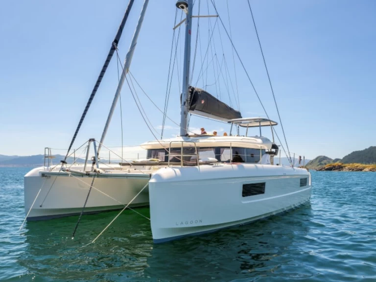 Charter a Lagoon Lagoon 43 in Road Town on Samboat