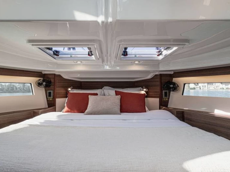 Motorboat to hire Chertsey at the best price