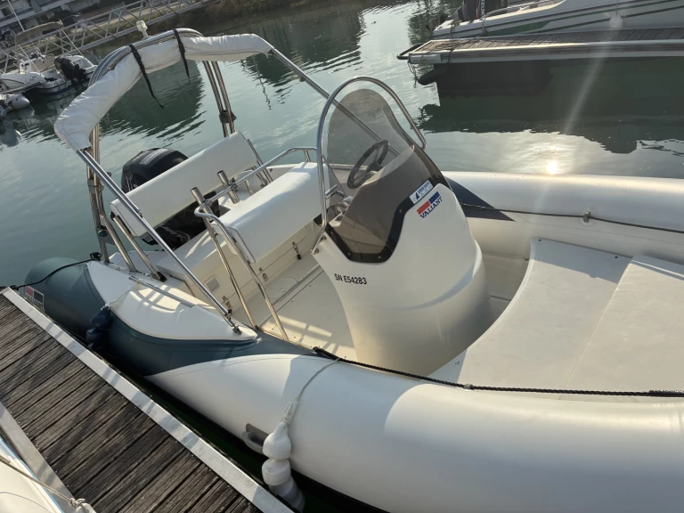 Charter a Valiant Valiant 650 Cruiser in Le Pouliguen on Samboat