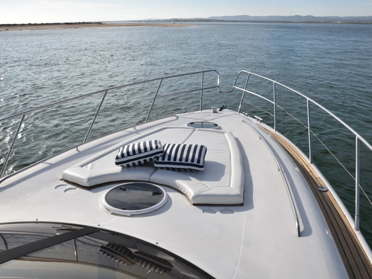 Charter a Princess Princess V50 in Vilamoura on Samboat