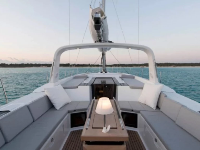 Sailboat to hire Arzon at the best price