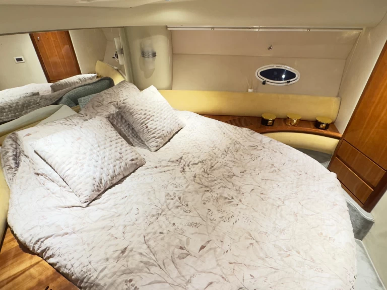 Luxury Yacht hire in Tróia - Azimut Azimut 42 Fly