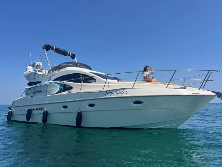 Yacht charter Tróia - Azimut Azimut 42 Fly on SamBoat