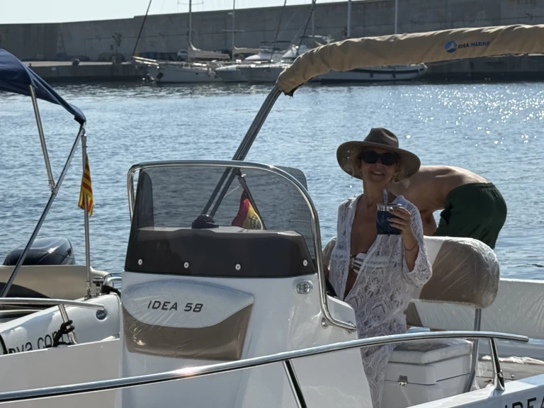 Hire Motorboat Idea Marine with a boat licence