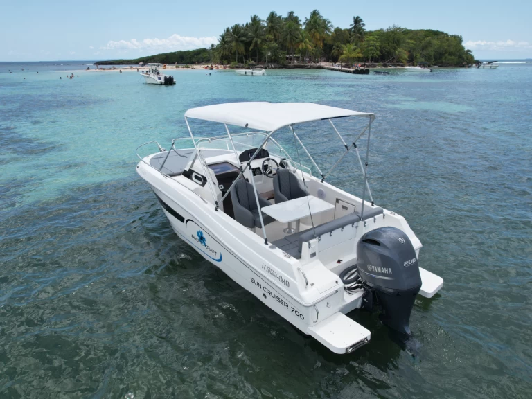 Hire Motorboat Pacific Craft with a boat licence