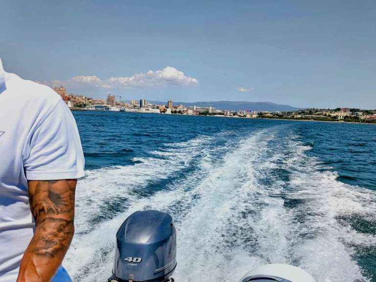 Yacht hire Cagliari Port cheap Bwa 550 Pro