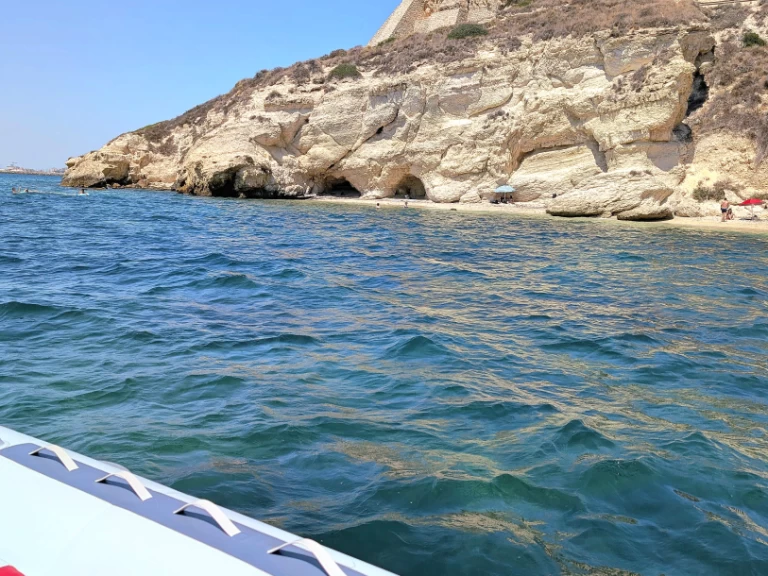 Charter a Bwa Bwa 550 Pro in Cagliari Port on Samboat