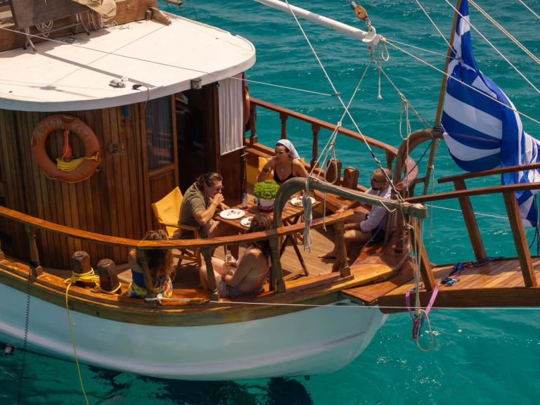 Luxury Yacht to hire Marina Delta Kallithea at the best price