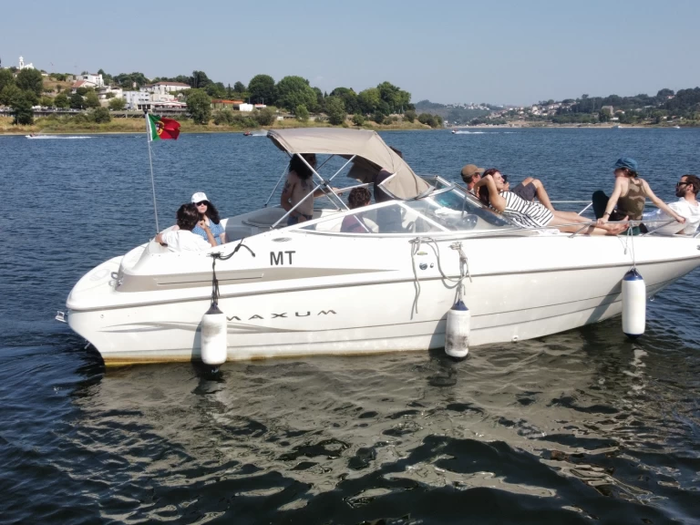 Hire Motorboat Maxum with a boat licence