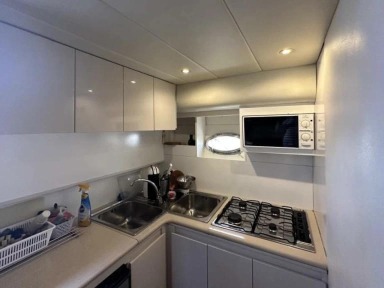 Hire Motorboat Rizzardi with a boat licence